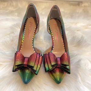 NEW Betsey Johnson Bary Metallic Rainbow Glitter Pumps Shoes Size 6.5